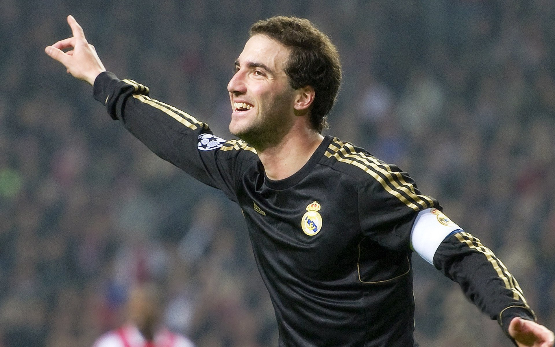 天王归来！詹姆斯季后赛大爆发全场燃爆！，詹姆斯季后赛2021