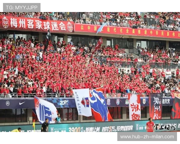 【球迷热情】现场粉丝互动点燃赛场火焰，球迷和粉丝